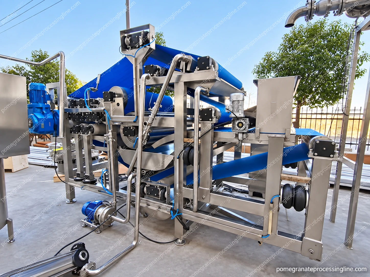 Juice belt press with blue filter belts, stainless steel frame, rollers and side drive